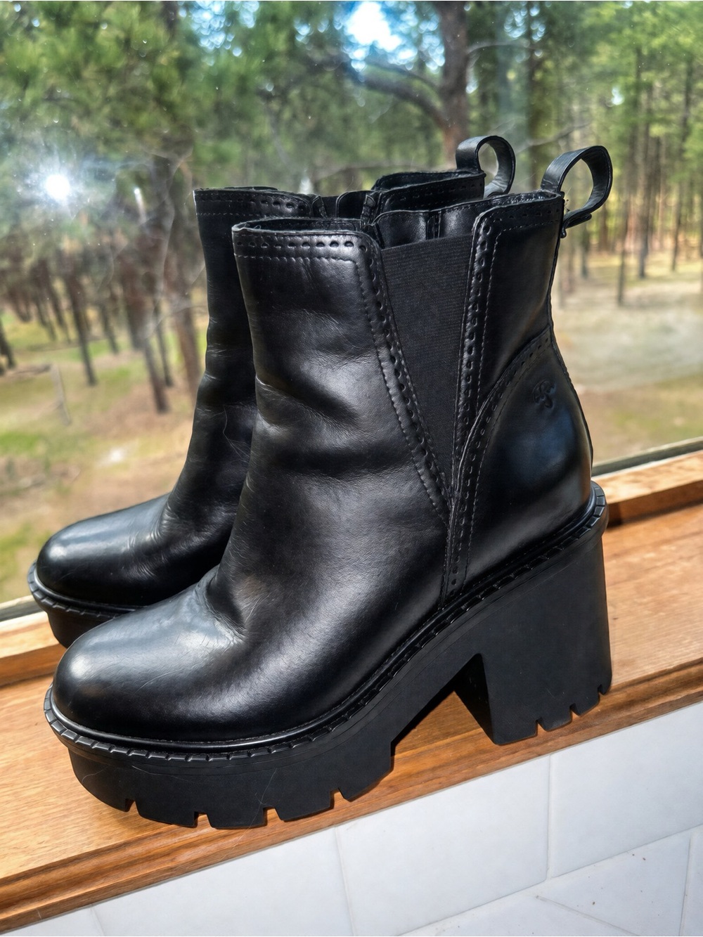 Naturalizer Black Leather Platform Chelsea Booties